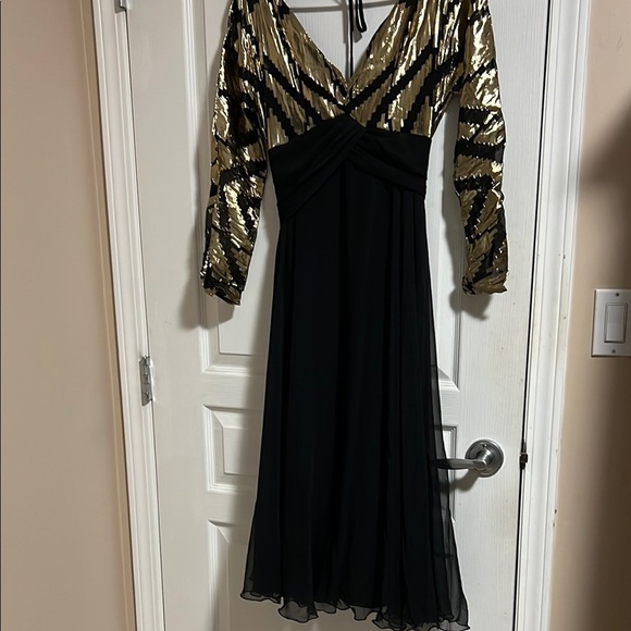 Dresses & Skirts - Elegant Black and Gold Dress
